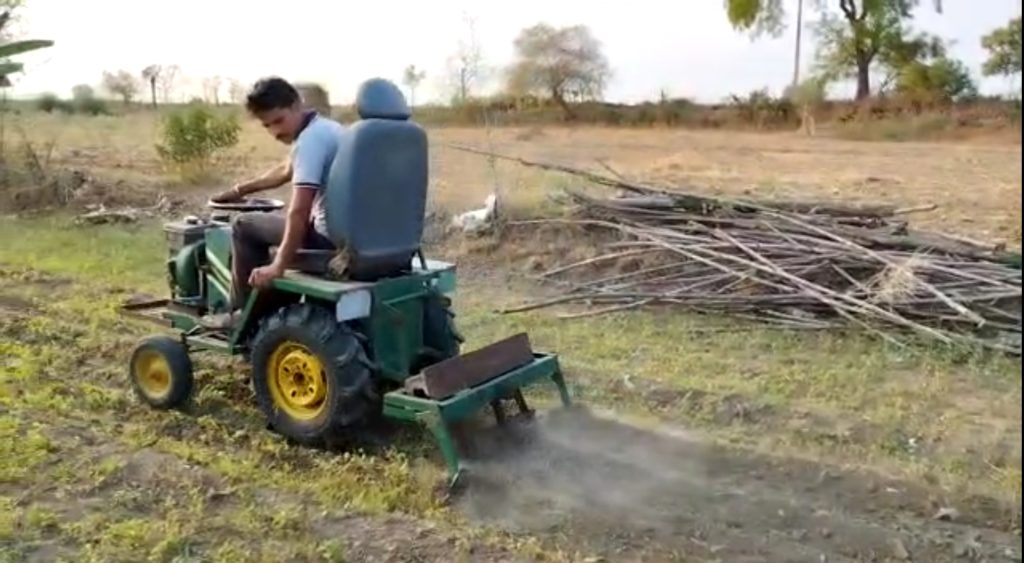 अल्पभूधारक शेतकऱ्यांसाठी युवा शेतकऱ्याचे यांत्रिक जुगाड