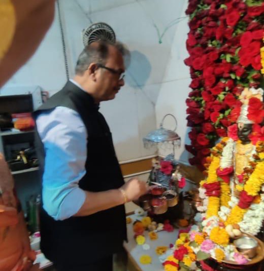 घोराडला महोत्सवात पोहचायचे आहे..मग ‘आपला माणूस’ आहे ना!